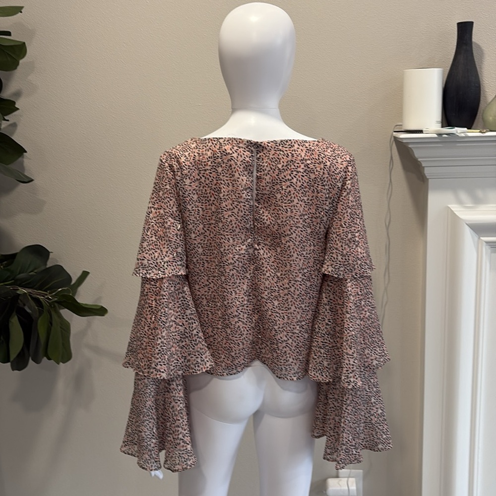 BCBGeneration Tiered Ruffle Bell Sleeve Blouse Size Small Sheer Floral Metallic - Picture 7 of 12